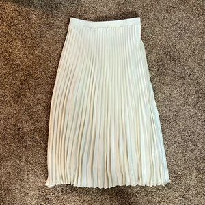 White Pleated Skirt Sz Small